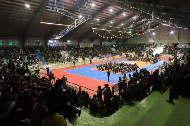 مراسم 9 دی ماه با حضور چندین هزار نفر از مردم بوکان در سالن اجتماعات در سالن ورزشی میلاد نور برگزار شد. 