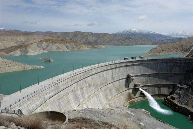 مدیر عامل شرکت آب منطقەای استان کردستان از کاهش ۳٥ درصدی آب سد قشلاق خبر داد و گفت: رهاسازی آب سد آزاد به سد قشلاق به علت کاهش نزولات جوی و نیاز به تأمین آب شرب شهرستان سنندج، آغاز شد.