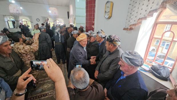 دست صلح و سازش احترام میلاد پیامبر رحمت