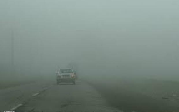 مه غلیظ دید افقی در جاده‌های کردستان را به ۱۰ متر کاهش داد
